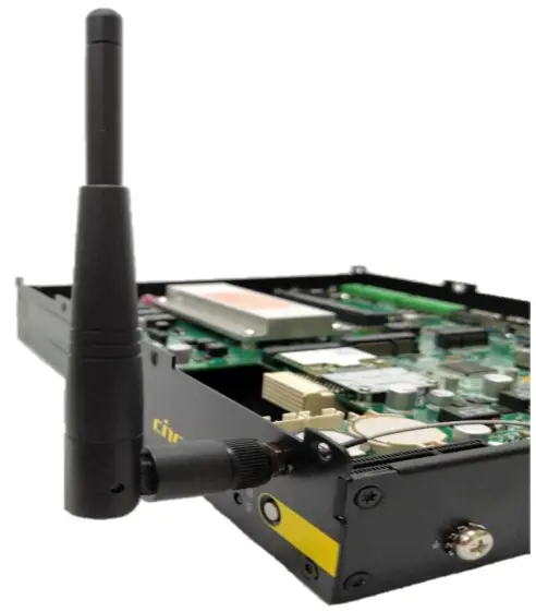 cincoze P2100 Series High Performance Convertible Computer -Installing Antennas2