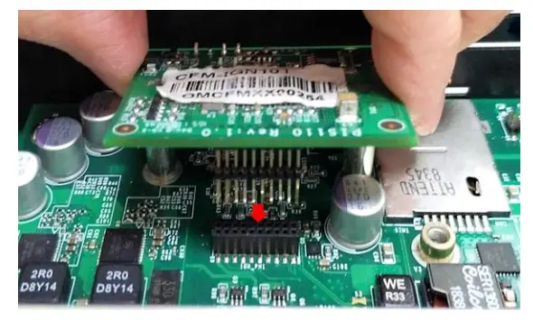 cincoze P2100 Series High Performance Convertible Computer - connector on system