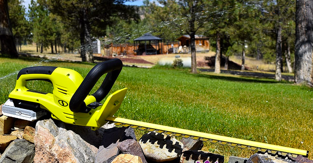 Sun Joe 24v-ht22-ct Cordless Hedge Trimmer User Manual Sun Joe 24v-ht22-ct Cordless Hedge Trimmer User Manual