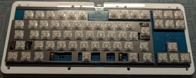 KuroTheCrazy 40rmie Invisibolt Case and PCB-11