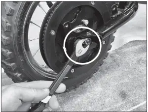 Razor DIRT ROCKET MX125 Rear Wheel Replacement -lock nuts