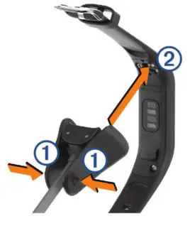 Garmin Vivosmart 4 - Pinch the charging clip