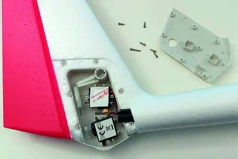 robbe TA 3404 ASW 15b 2.3m PNP Plane - INSTALLING THE AILERON SERVO 7