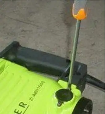 ZI-ABH1500D - Changing the carbon brushes 1