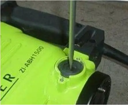 ZI-ABH1500D - Changing the carbon brushes 3