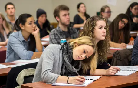 THE-UNIVERSITY-OF-WINNIPEG-Graduation-App-product