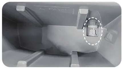 POLAR-11kg-Ice-Maker-fingers 1