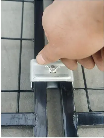 Fudajo 62398 Dog Kennel Fixing the clamps Step 5