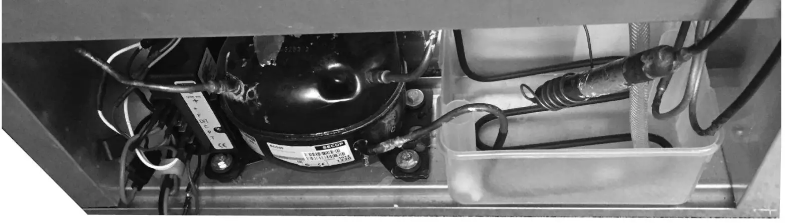 UNIQUE APPLIANCES UGP 278L P S Bottom Mount Refrigerator- WATER CATCH BASIN