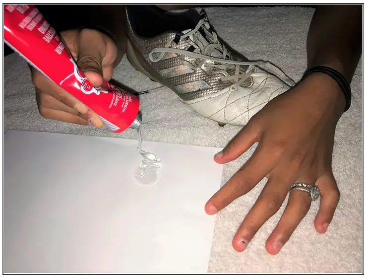 IFIXIT Ripped Soccer Cleat Repair Technique-fig2