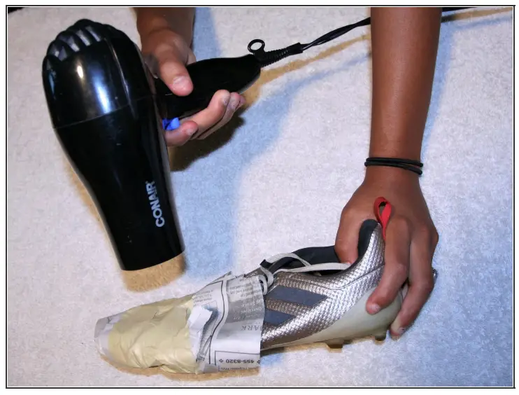 IFIXIT Ripped Soccer Cleat Repair Technique-fig6