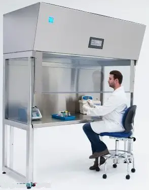 TERRA UNIVERSAL 2001-31C-MS Vertical Laminar Flow VLF Station