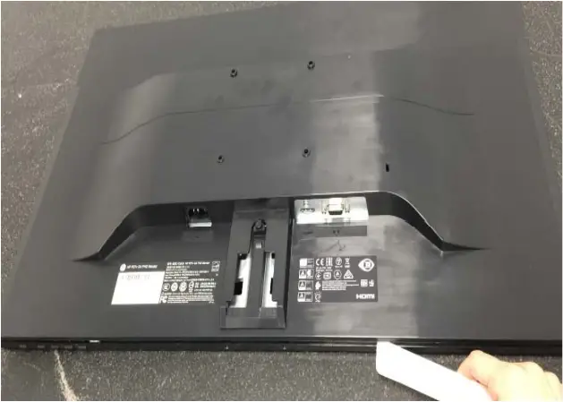 hp P27v G4 - Remove the rear cover 2