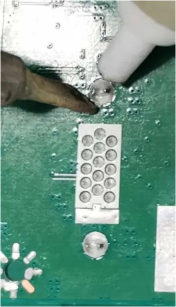 hp P27v G4 - VGA connector P101