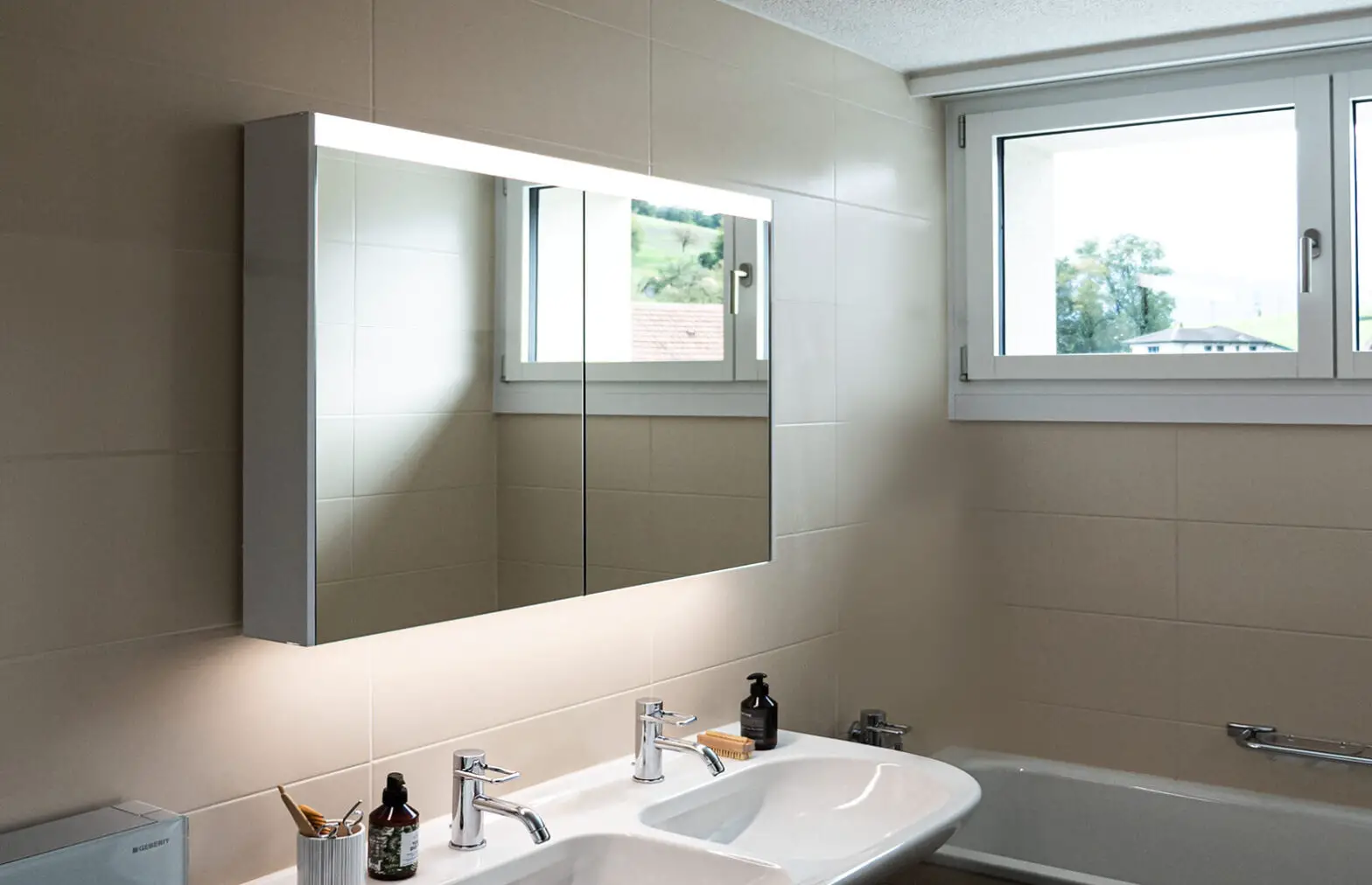 Schneider Object Line Comfort Led Mirror Cabinets Instruction Manual Schneider Object Line Comfort Led Mirror Cabinets Instruction Manual