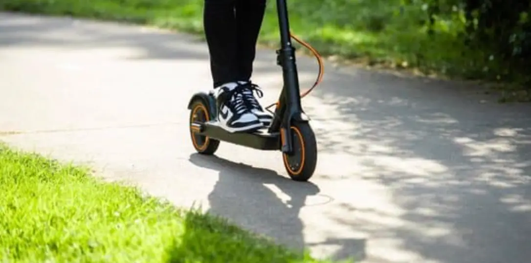 Izinq Pro250 Top Speed Electric Scooter User Manual