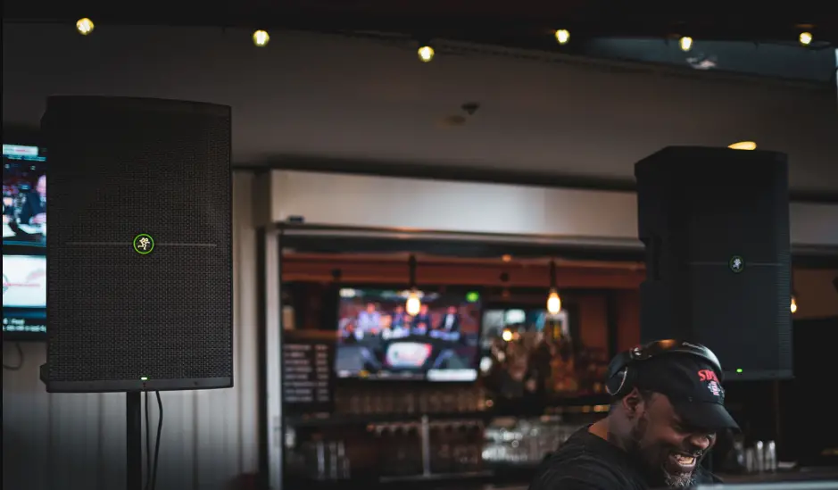 Mackie Thump 212/215 1400w Powered Loudspeakers Owner's Manual Mackie Thump 212/215 1400w Powered Loudspeakers Owner's Manual