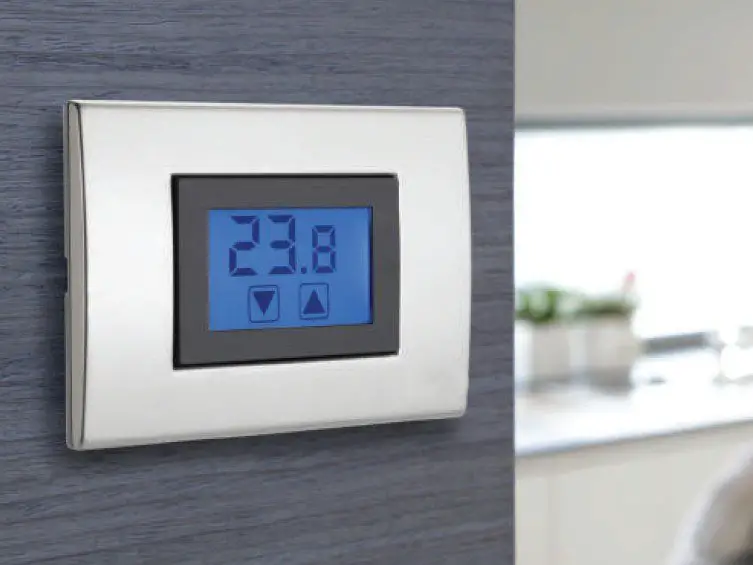 Emerson 810-1600 Programmable Touchscreen Thermostat User Guide