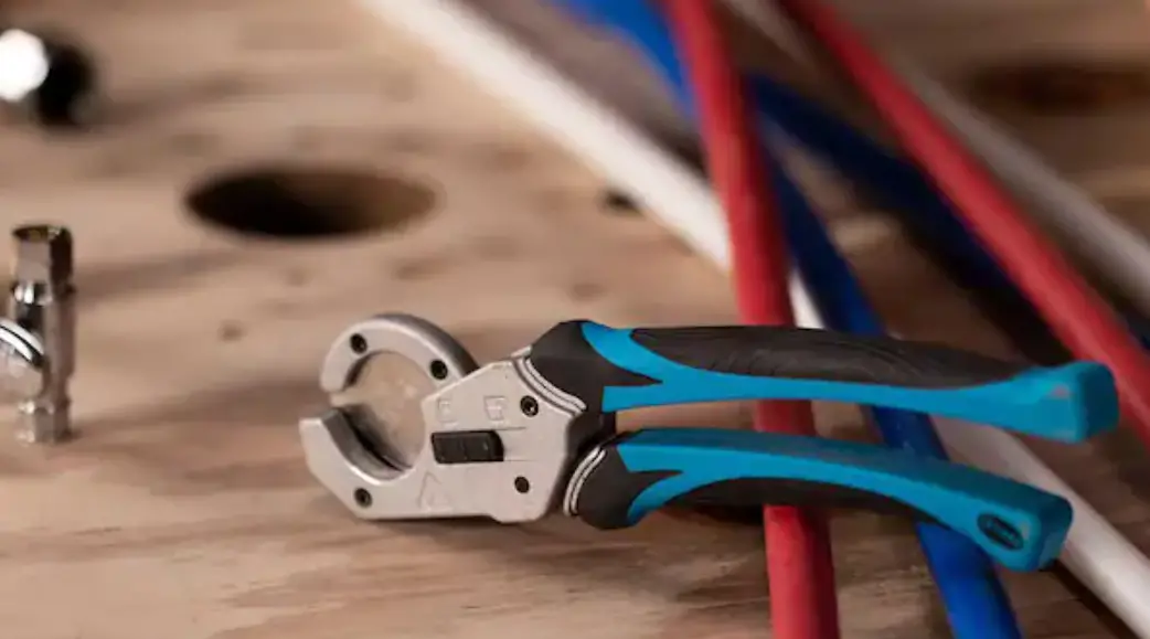 Sharkbite 25882 Pro-grade Pipe Cutter Instruction Manual Sharkbite 25882 Pro-grade Pipe Cutter Instruction Manual