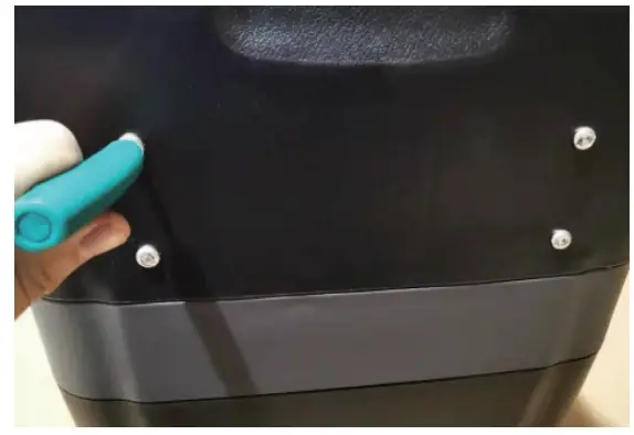 BougeRV E30 Portable Car Refrigerator - Handle Installation 1