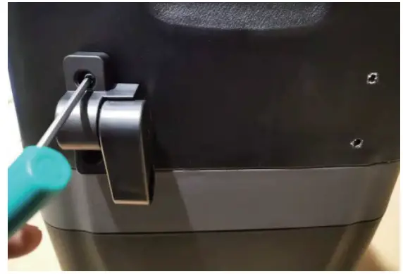 BougeRV E30 Portable Car Refrigerator - Handle Installation 2