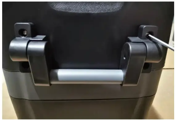 BougeRV E30 Portable Car Refrigerator - Handle Installation 5