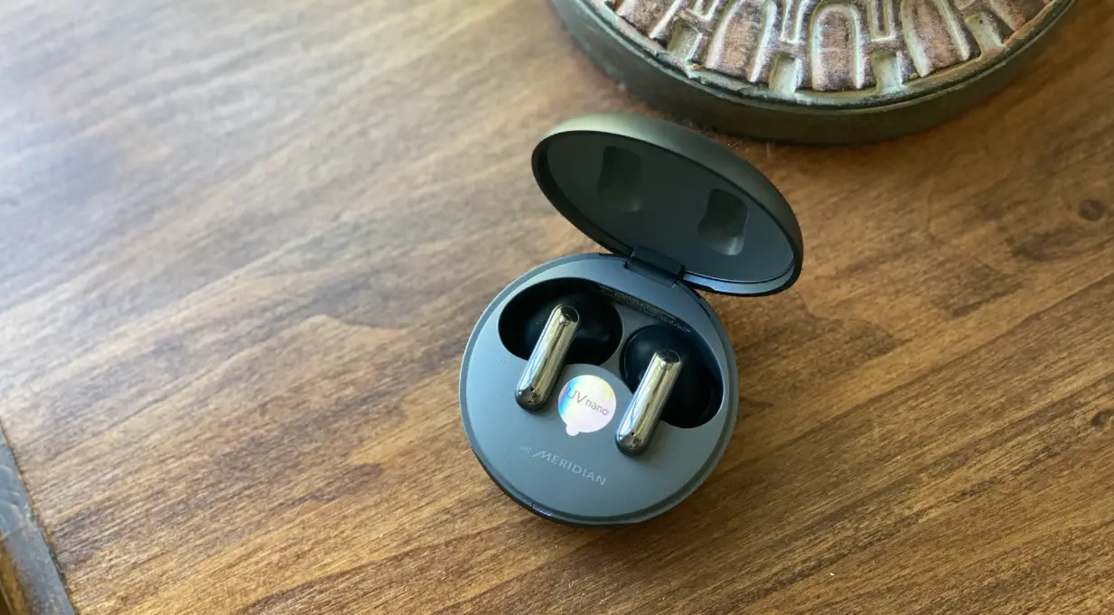 Lg Tone-fp8 True Wireless Earbuds Owner's Manual Lg Tone-fp8 True Wireless Earbuds Owner's Manual