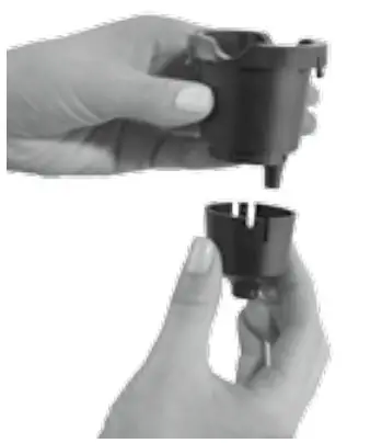 CLEANING THE CAPSULE HOLDER