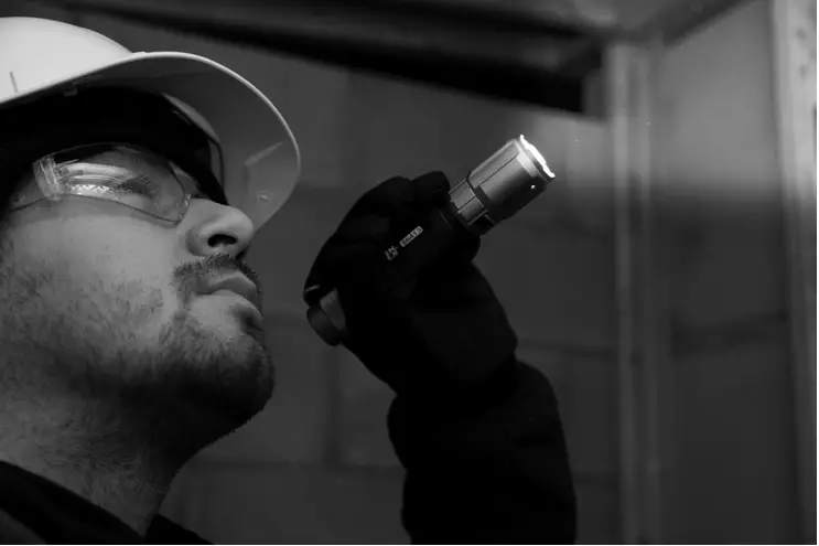 KLEIN TOOLS 56413 Rechargeable 2-Color LED Flashlight with Holster