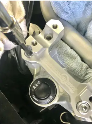 HELIBARS-HR05148-Handlebar-Risers-Silver-BMW-FIG-7