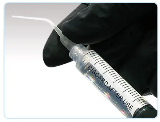 Concomitant irrigation with syringe and cannula