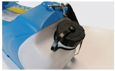 Streamline SF-FG03-024 Vivid Pro Fogger Instruction Manual - Fill solution tank and ensure the tank