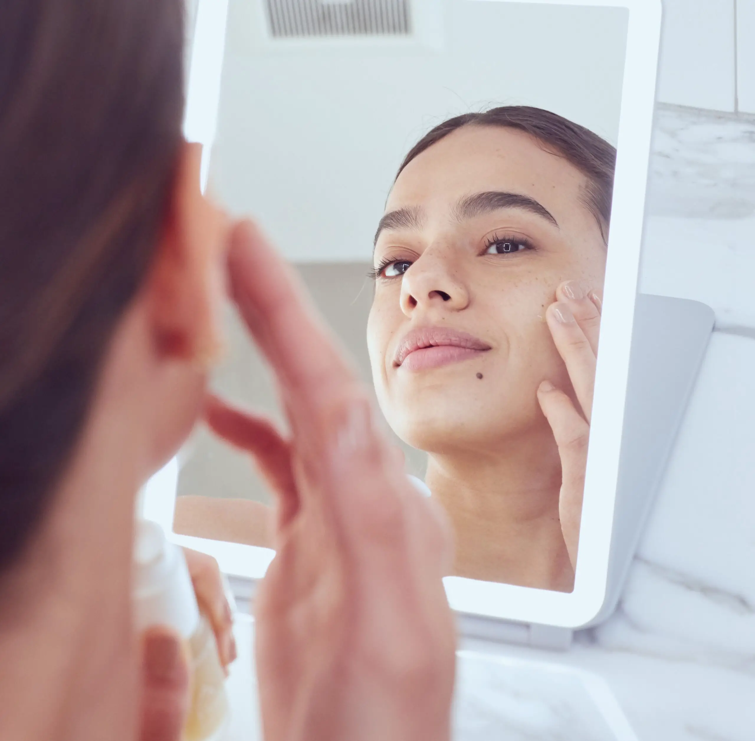 VANITY PLANET Pose LED Travel Mirror - Includes 2