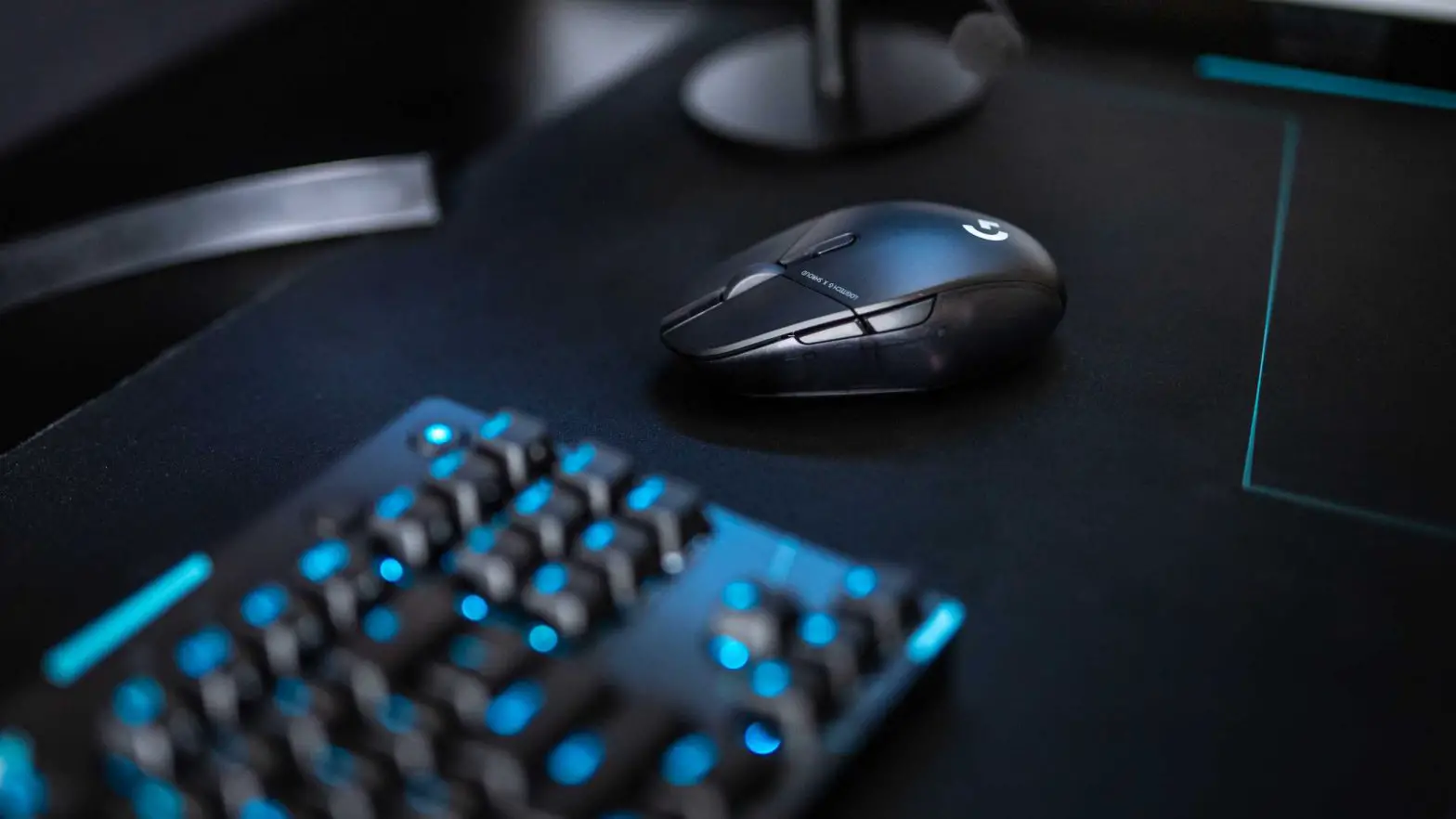 Logitech G303 Shroud Edition Wireless Gaming Mouse User Guide