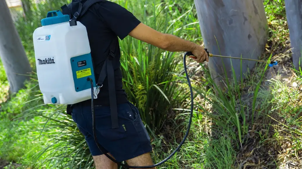 Makita Dus108, Dus158 Cordless Garden Sprayer Instruction Manual