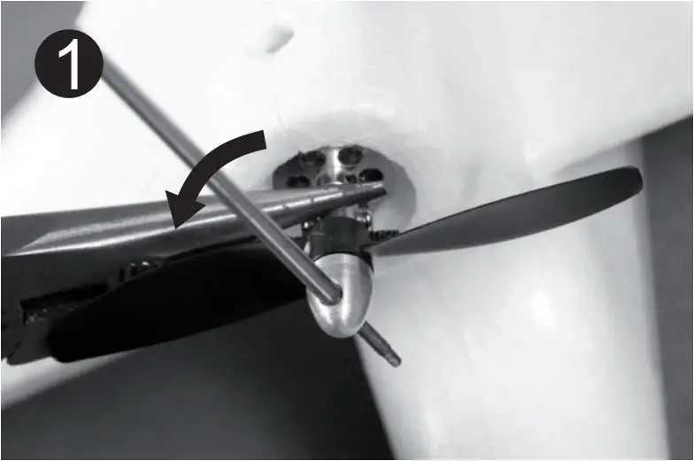 MODSTER Easy Trainer 800 - Dismantling the propeller 1