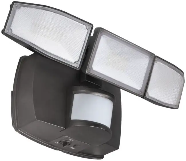 Good-Earth-Lighting-SE1295-BRS-02LF1-G-IP65-3-Head-Battery-Operated-LED-1000-Lumens-Securit-Light-product