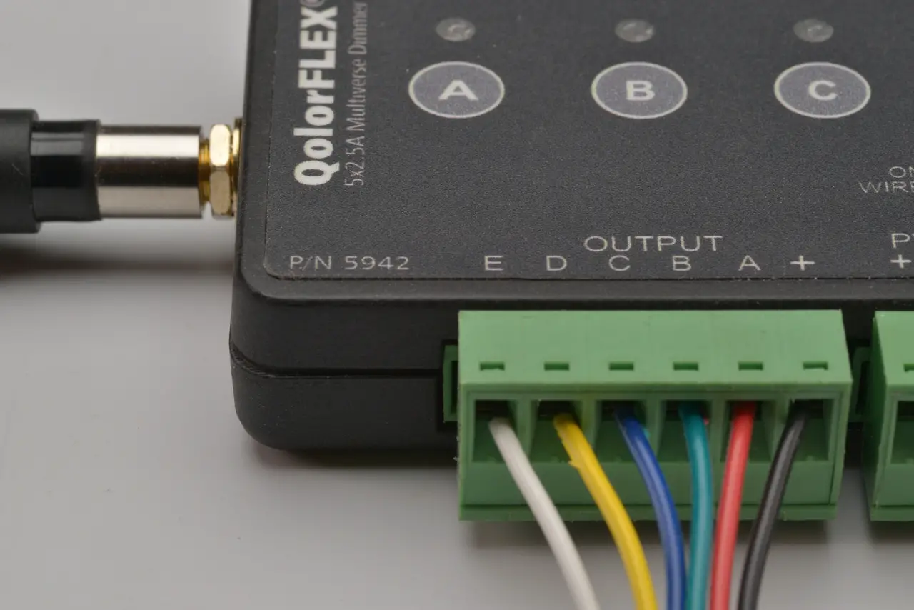 City Theatrical Ct-5942 Qolorflex 5x2.5a 2.4ghz Multiverse Dimmer User Manual City Theatrical Ct-5942 Qolorflex 5x2.5a 2.4ghz Multiverse Dimmer User Manual