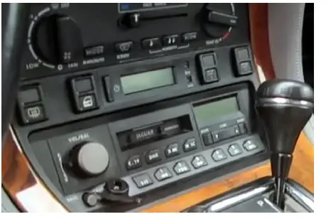 IP-JAG97-Apple-30-Pin-Devices-In-Select-Pre-1998-Jaguar-Changer-Controlling-Radios