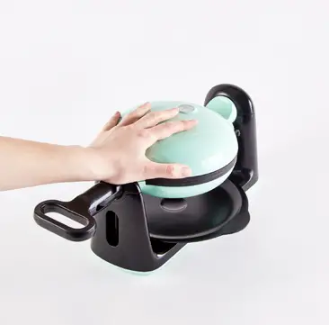 DASH-D-DBWM600-Flip-Belgian-Waffle-Maker-02