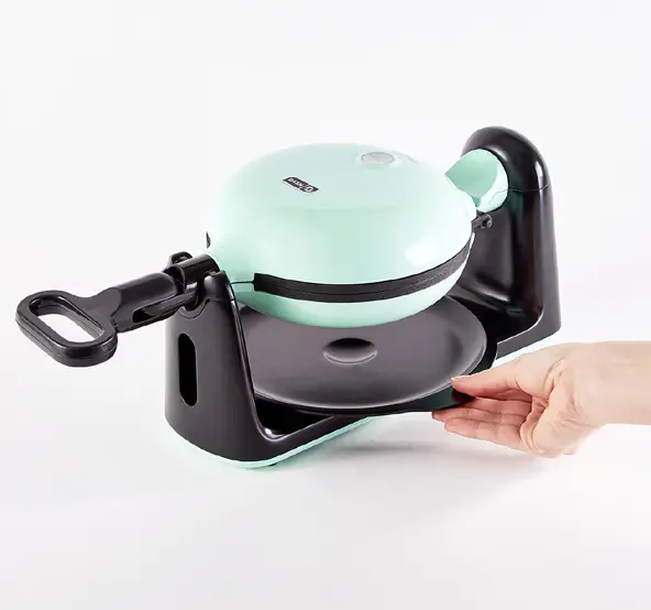 DASH-D-DBWM600-Flip-Belgian-Waffle-Maker-04