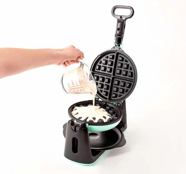 DASH-D-DBWM600-Flip-Belgian-Waffle-Maker-08