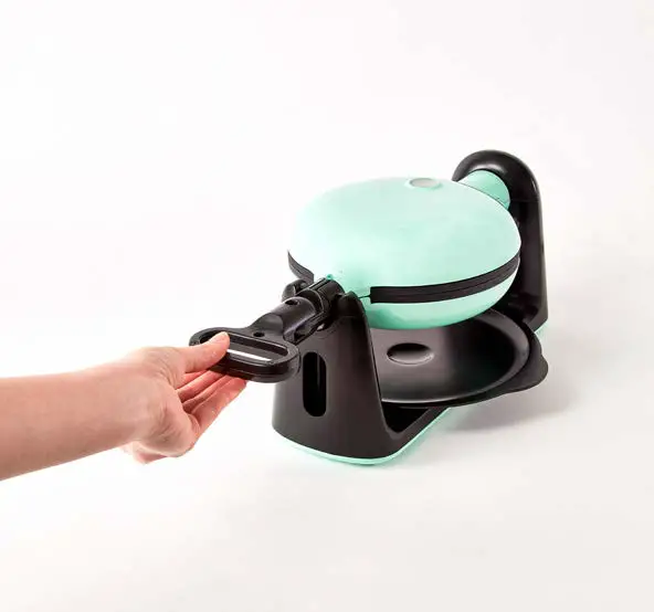 DASH-D-DBWM600-Flip-Belgian-Waffle-Maker-09