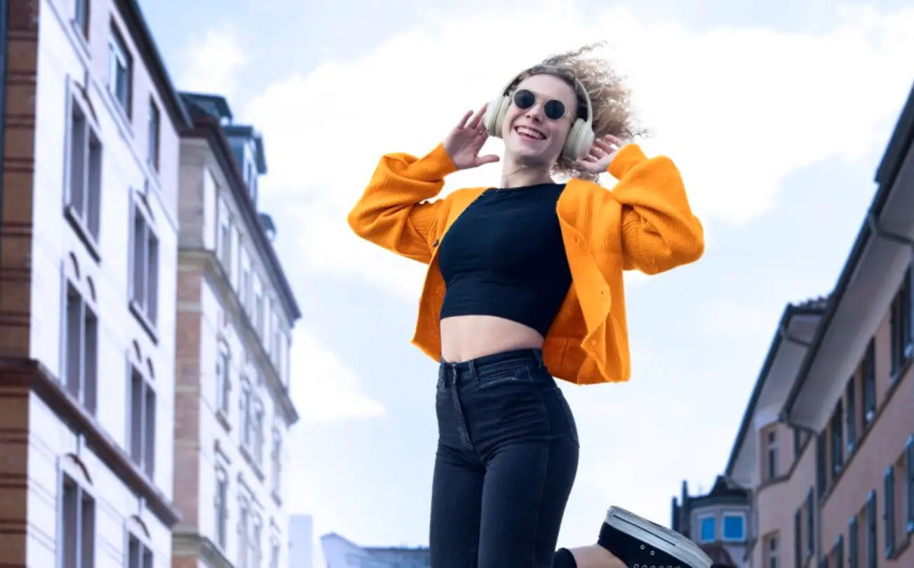 Hama 00184102 Spirit Calypso Bluetooth Headphone Instruction Manual Hama 00184102 Spirit Calypso Bluetooth Headphone Instruction Manual