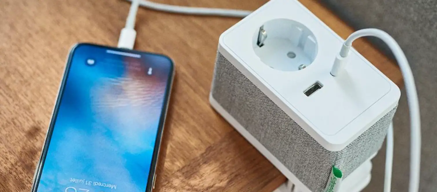 Schneider Electric Unica System Plus Desk Unit User Guide Schneider Electric Unica System Plus Desk Unit User Guide