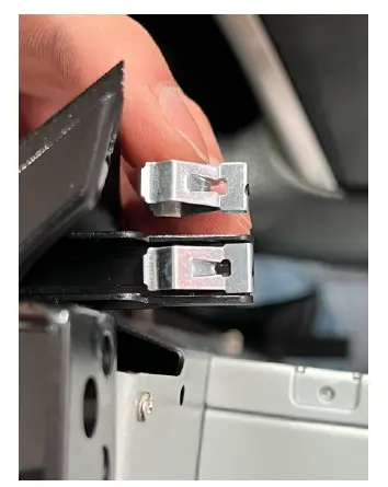 POLARIS-GPS-NP300-Maxx-Wireless-Carplay-fig- (17)