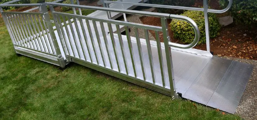 EZ-ACCESS-P3G-SS28VP-Pathway-3G-28-ft-x-36-Inch-Aluminum-Solid-Entryway-Wheelchair-Ramp-fig- (2)