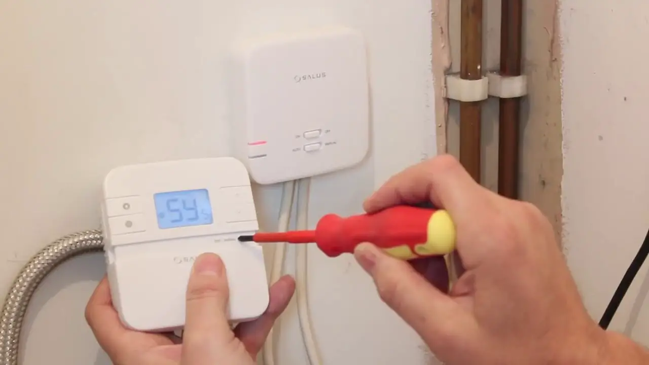Salus Wired Thermostat Installation Guide Salus Wired Thermostat Installation Guide