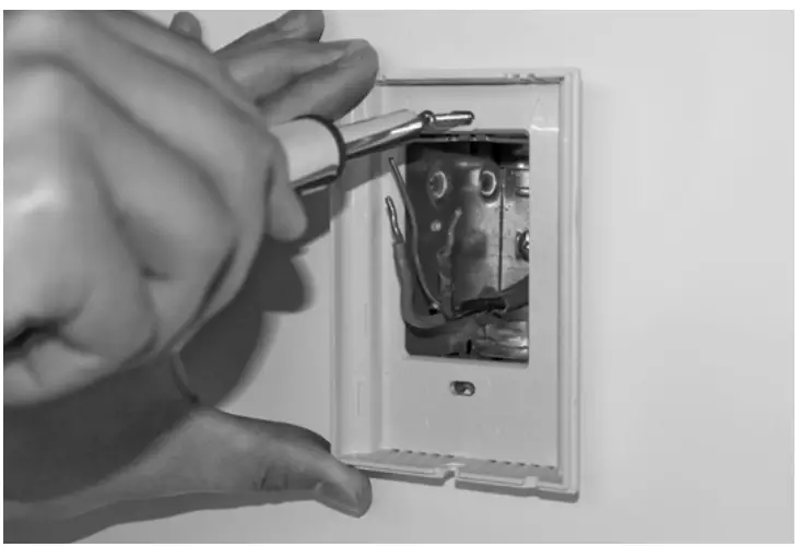 STELPRO-STCNP-Single-Programming-Electronic-Thermostat-for-Heating-Floors-5