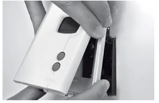 STELPRO-Low-Voltage-24V-Electronic-Thermostat-1